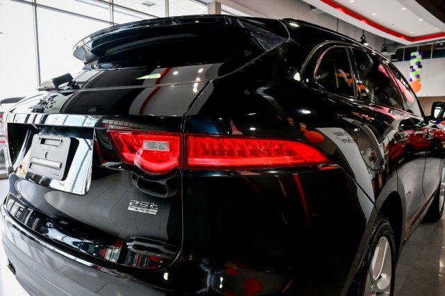 Used 2019 Jaguar F-PACE R-Sport image 11