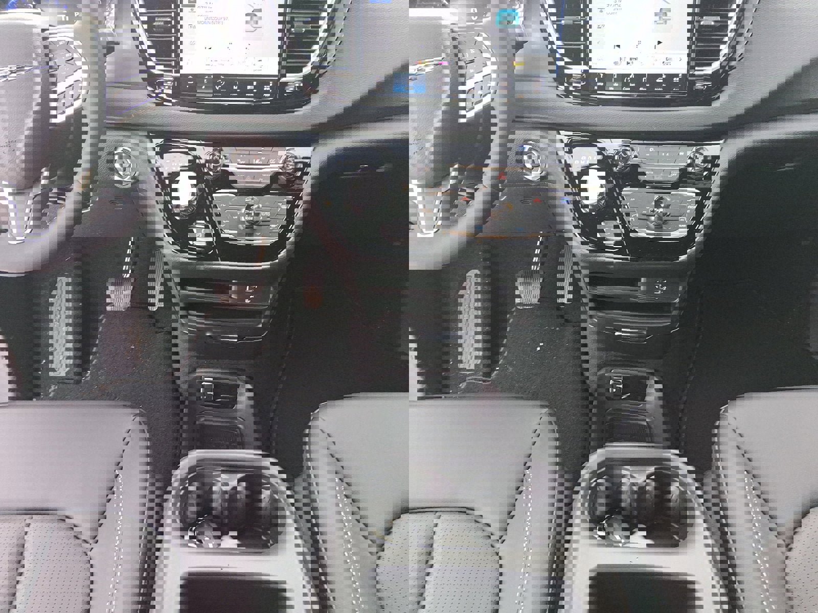 New 2026 Chrysler Voyager LX image 12