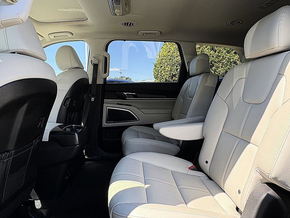 Used 2023 Kia Telluride EX w/ EX Captain's Chair Package AWD/4WD image 10