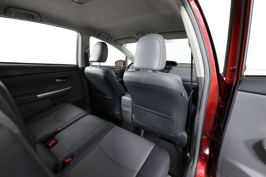 Used 2014 Toyota Prius V Three image 19