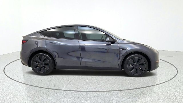 Used 2025 Tesla Model Y Long Range RWD image 10