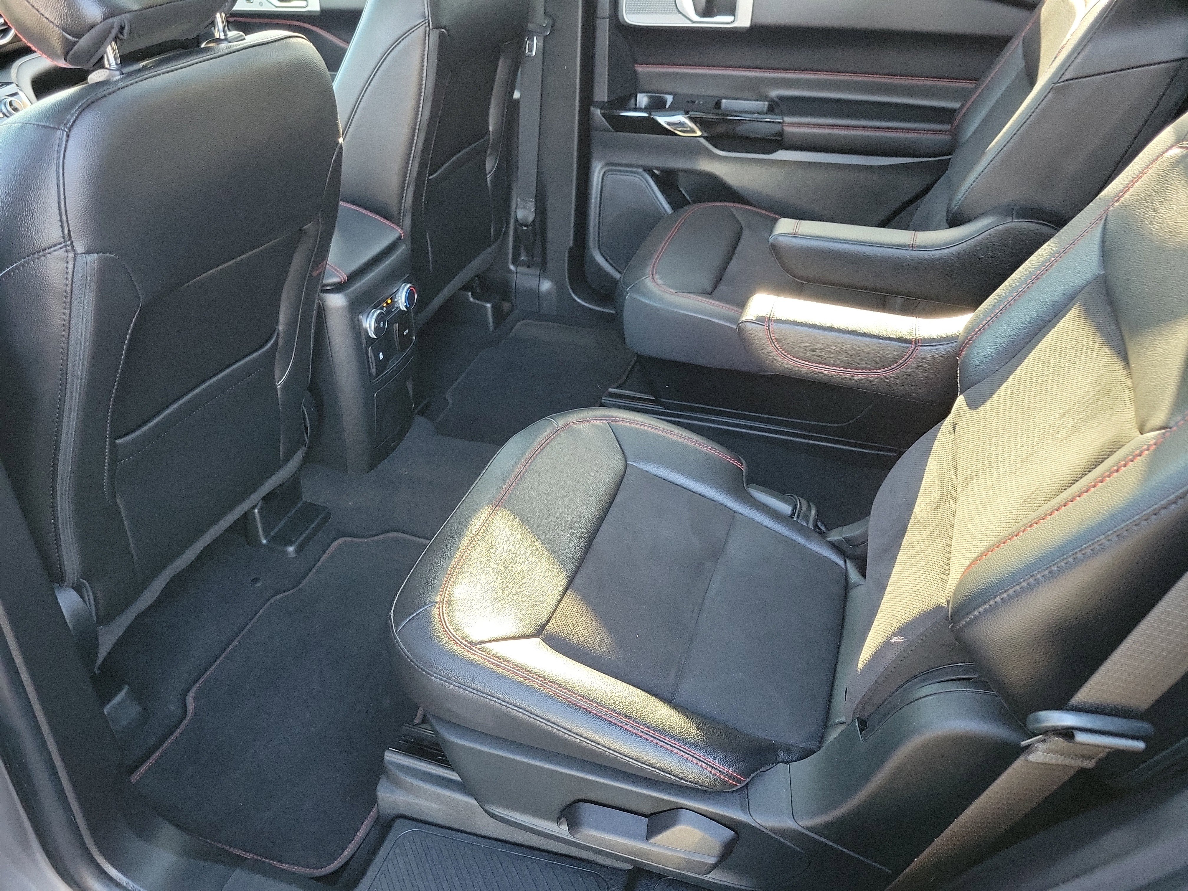 Certified 2022 Ford Explorer ST-Line w/ Class IV Trailer Tow Package image 13