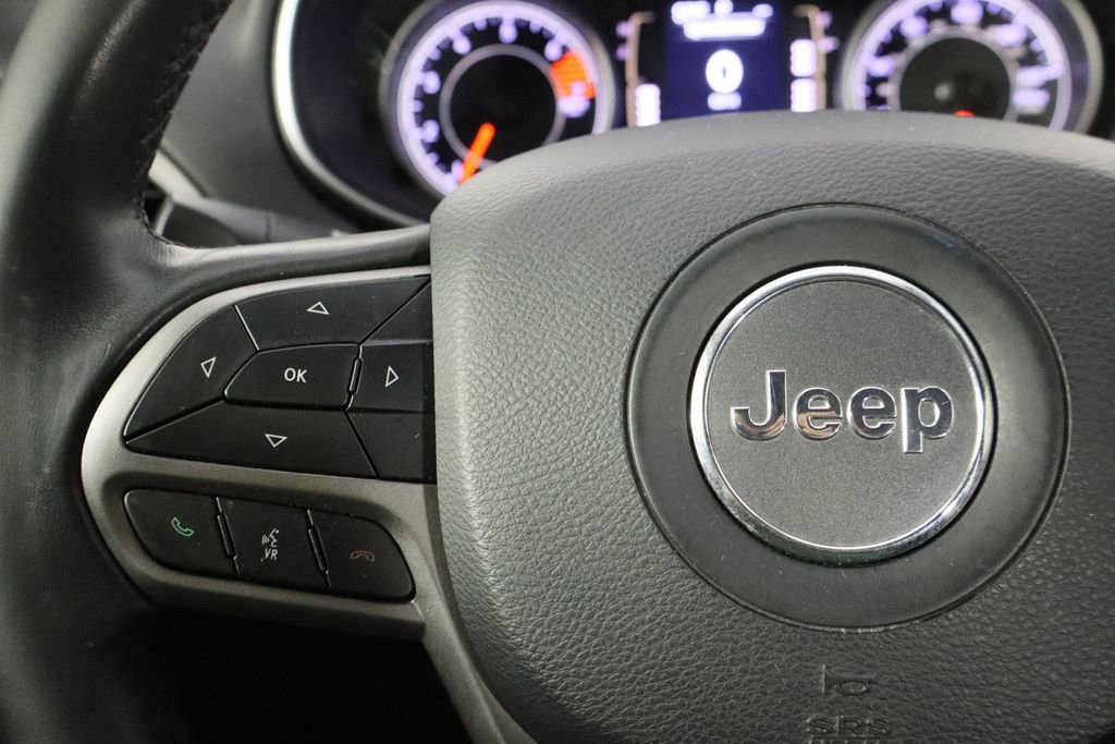 Used 2020 Jeep Cherokee Latitude Plus image 27