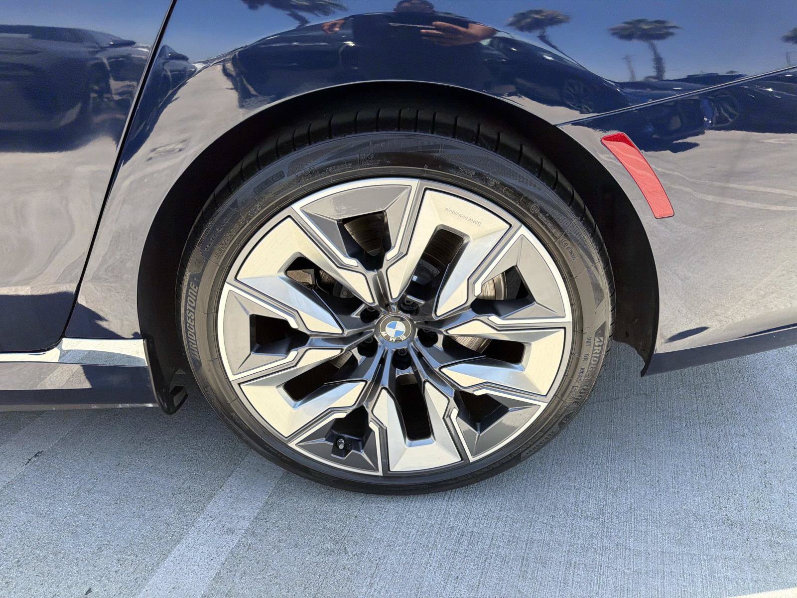 Used 2023 BMW i7 xDrive60 AWD/4WD image 6