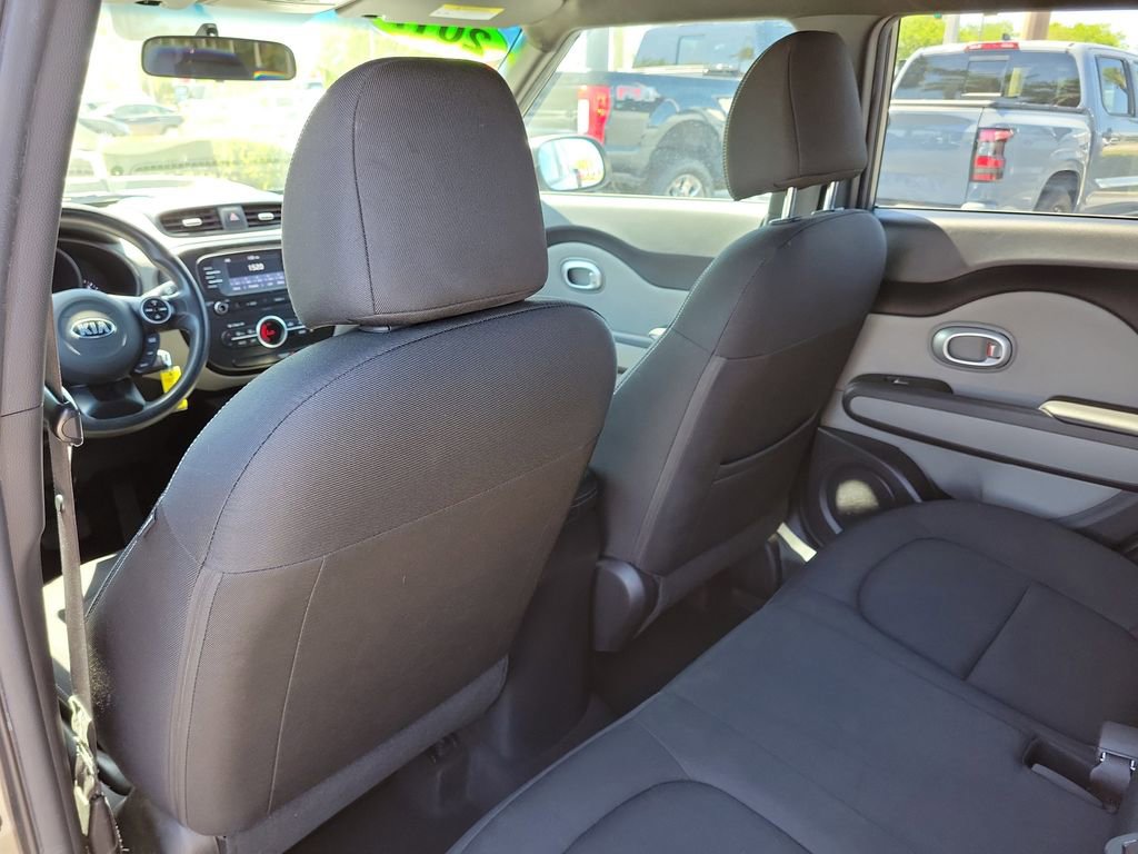 Used 2017 Kia Soul + image 11