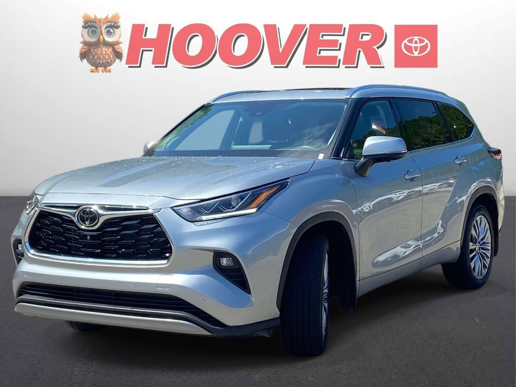 Used 2025 Toyota Highlander Platinum AWD/4WD image 3