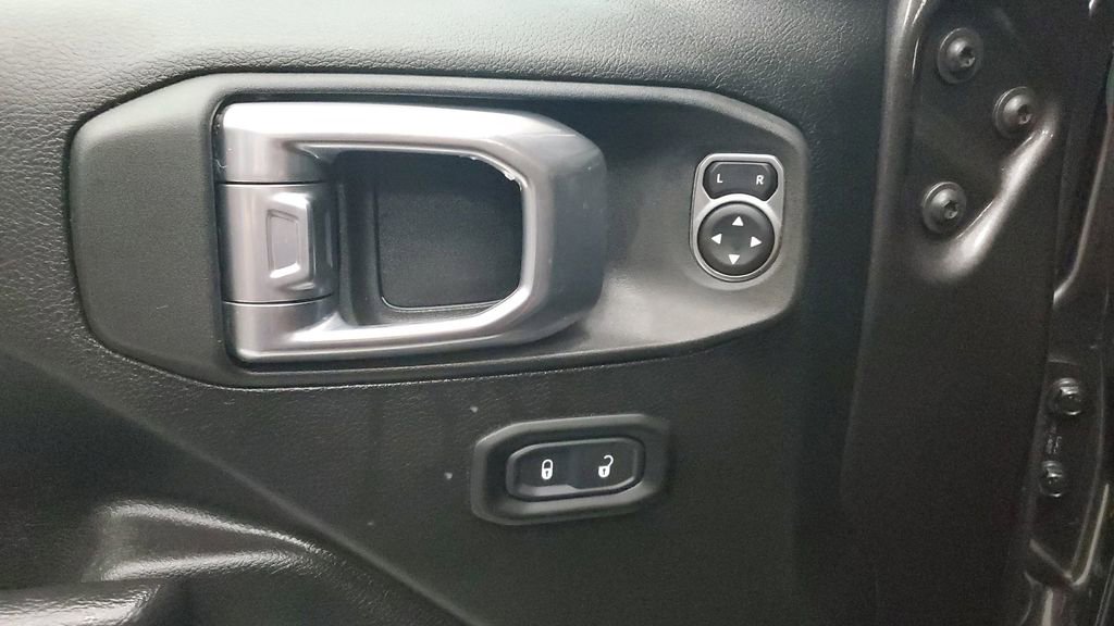 Used 2022 Jeep Wrangler Sport AWD/4WD image 18