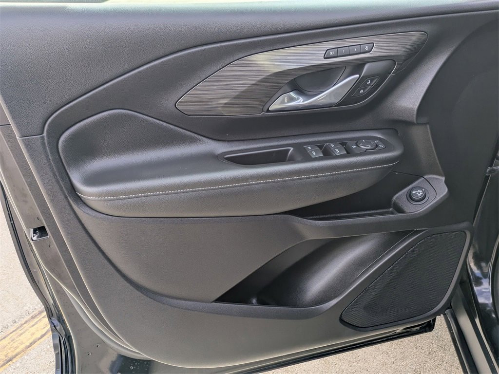 Used 2024 GMC Terrain SLT image 11