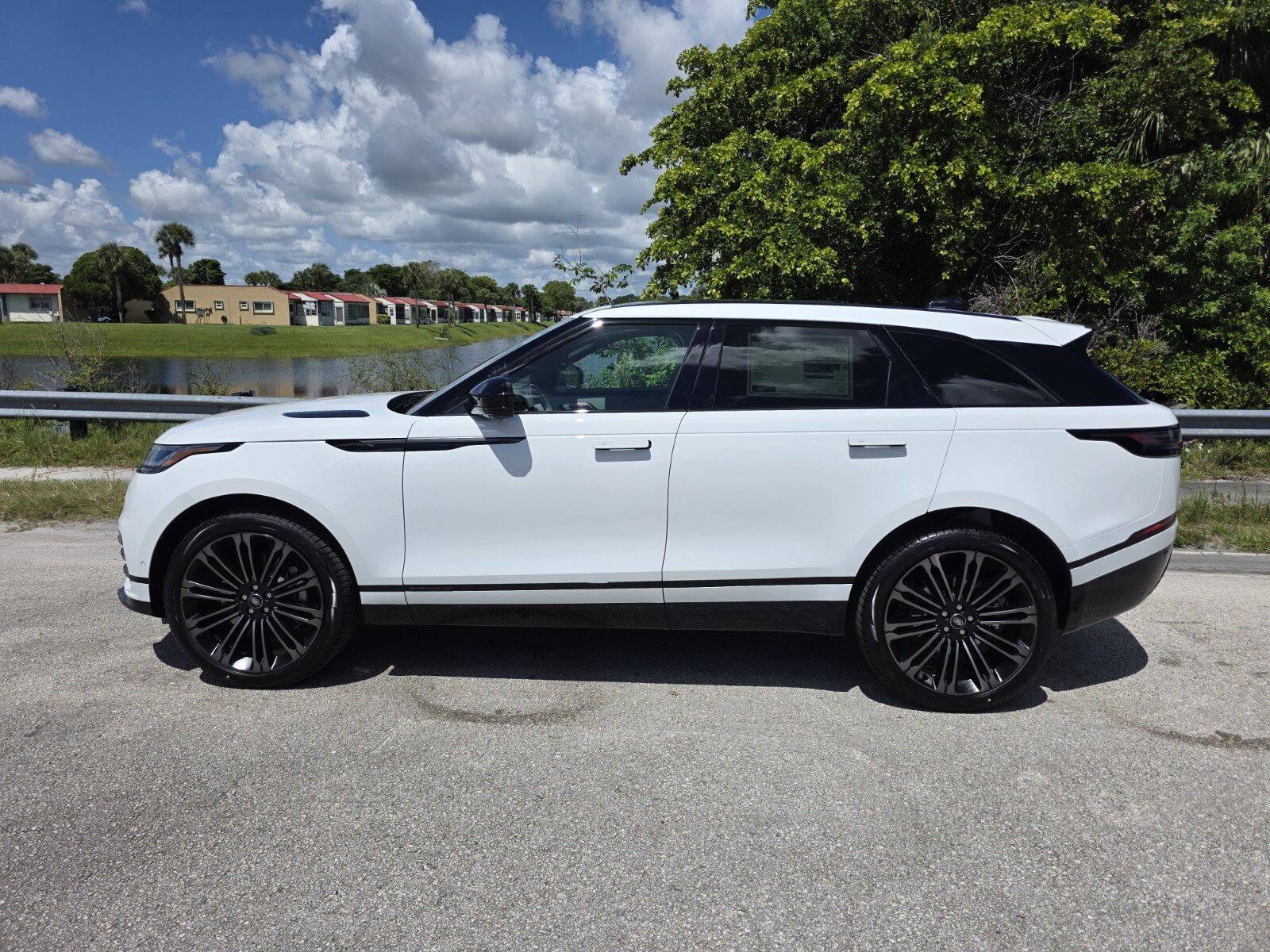 New 2026 Land Rover Range Rover Velar Belgravia AWD/4WD image 7