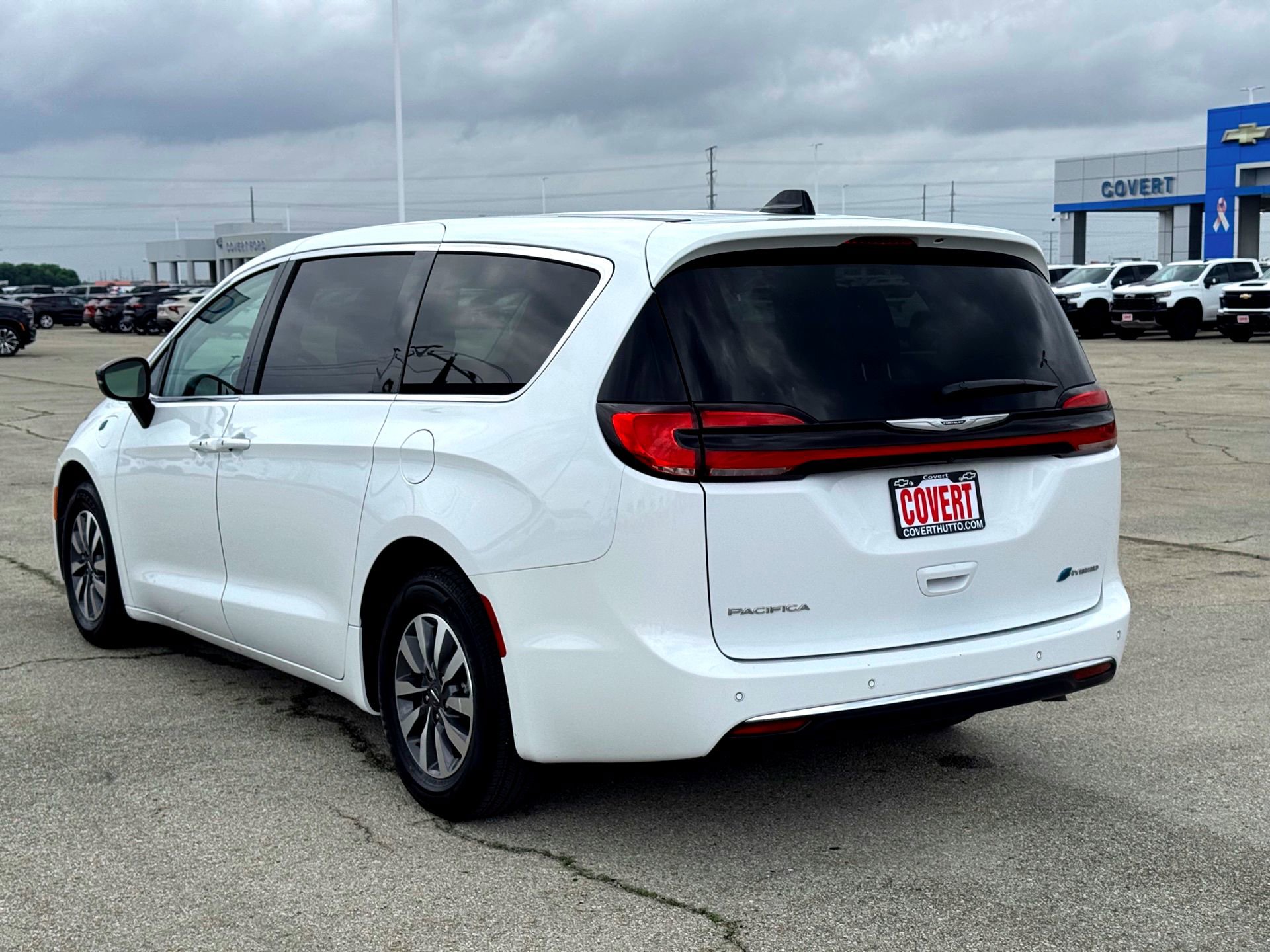 Used 2024 Chrysler Pacifica Select image 10