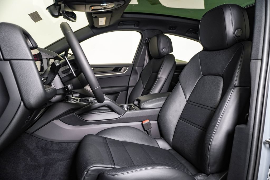 New 2026 Porsche Cayenne Coupe AWD/4WD image 5