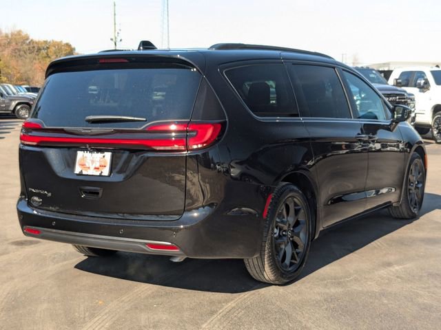 New 2026 Chrysler Pacifica Select w/ S Appearance Package FWD image 7