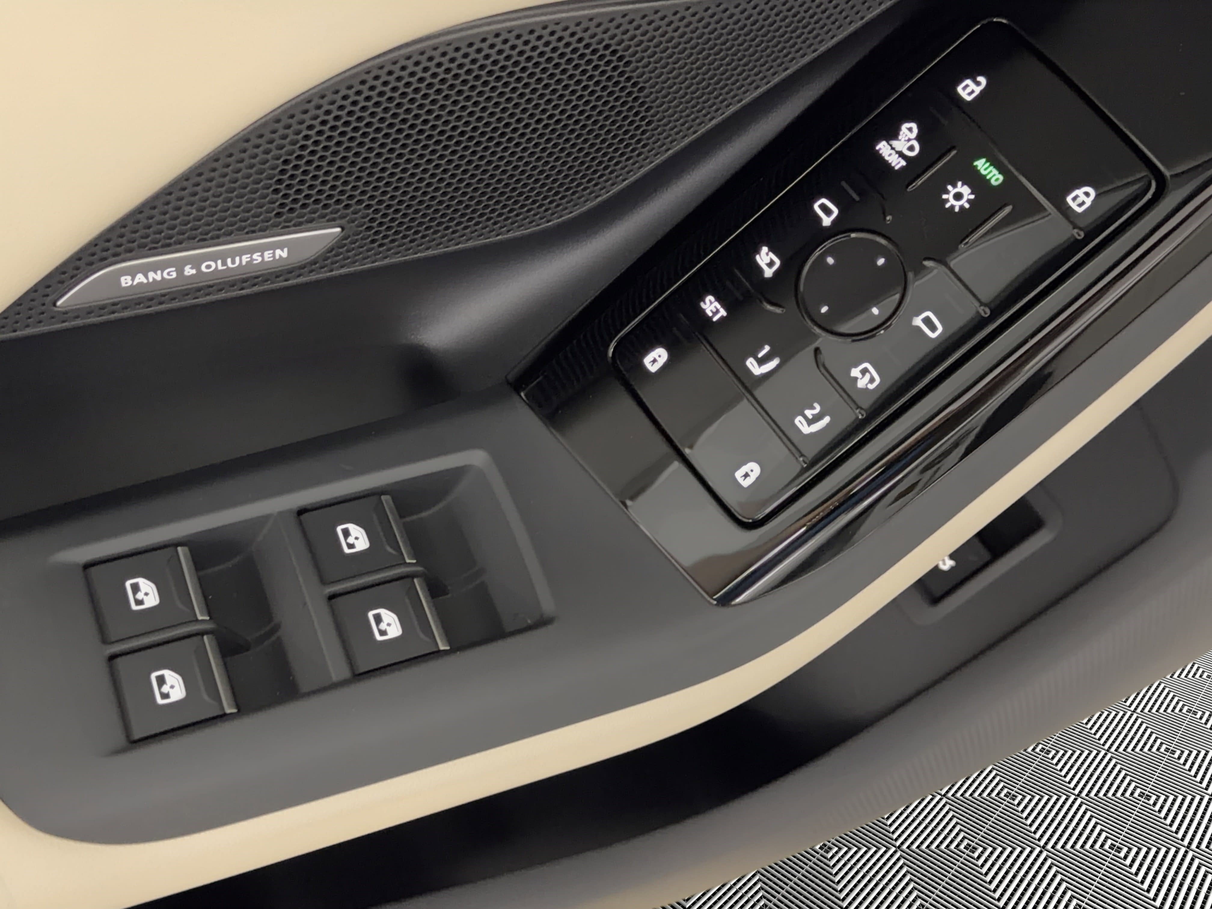 Used 2025 Audi A6 e-tron Premium Plus w/ Premium Plus image 15