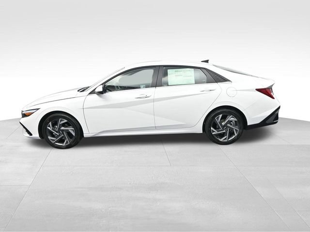 Used 2025 Hyundai Elantra SEL FWD image 6