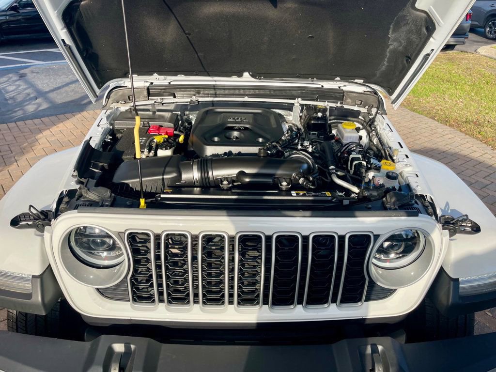 Used 2025 Jeep Wrangler Unlimited Sahara image 17