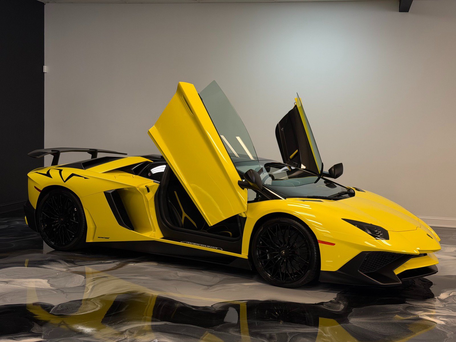 Used 2017 Lamborghini Aventador LP 750-4 Superveloce AWD/4WD image 8