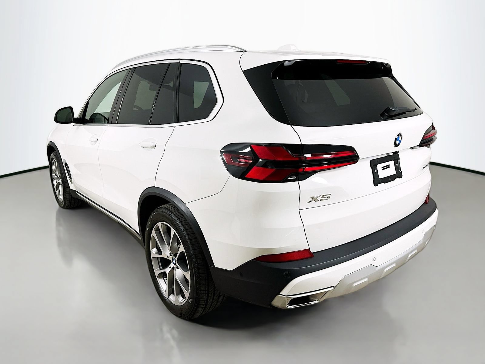 Used 2024 BMW X5 xDrive40i w/ Parking Assistance Package AWD/4WD image 7