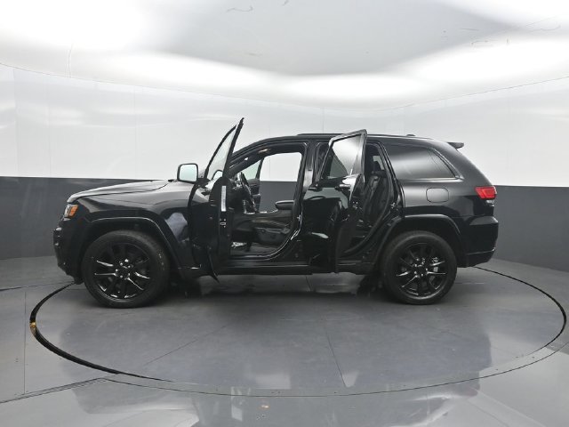 Used 2019 Jeep Grand Cherokee Altitude AWD/4WD image 32