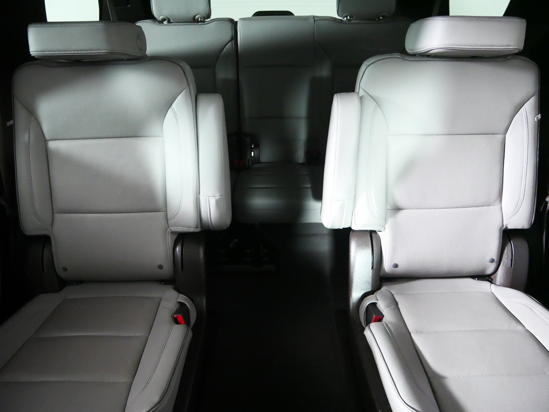 Used 2023 GMC Yukon SLT w/ SLT Premium Package AWD/4WD image 13