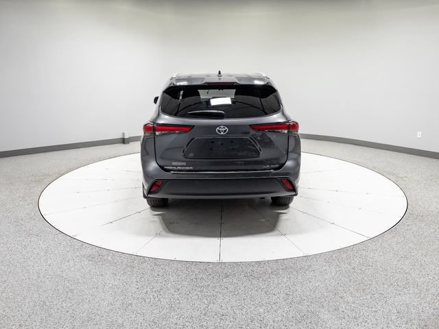 Used 2022 Toyota Highlander XLE AWD/4WD image 33