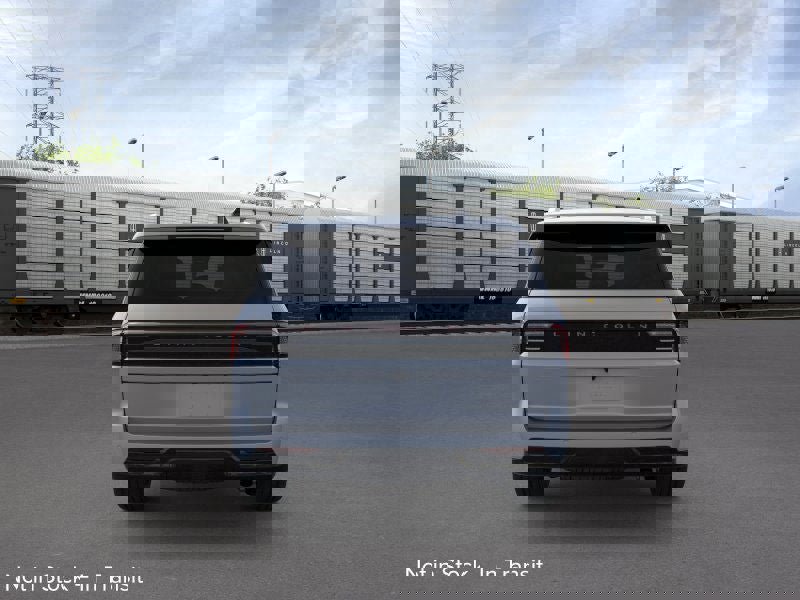 New 2025 Lincoln Navigator Reserve image 5