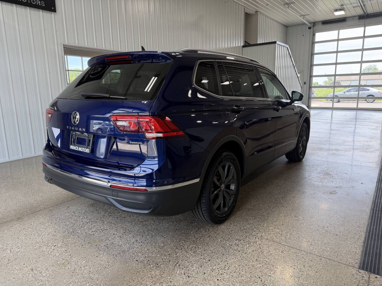 Used 2022 Volkswagen Tiguan SE AWD/4WD image 4