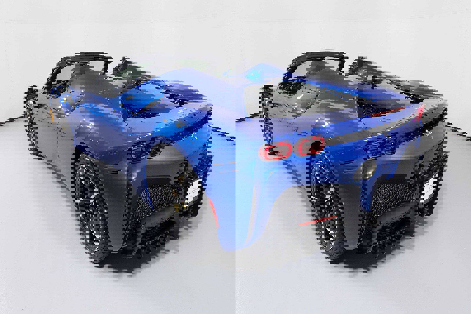 Used 2024 Ferrari SF90 Spider image 25