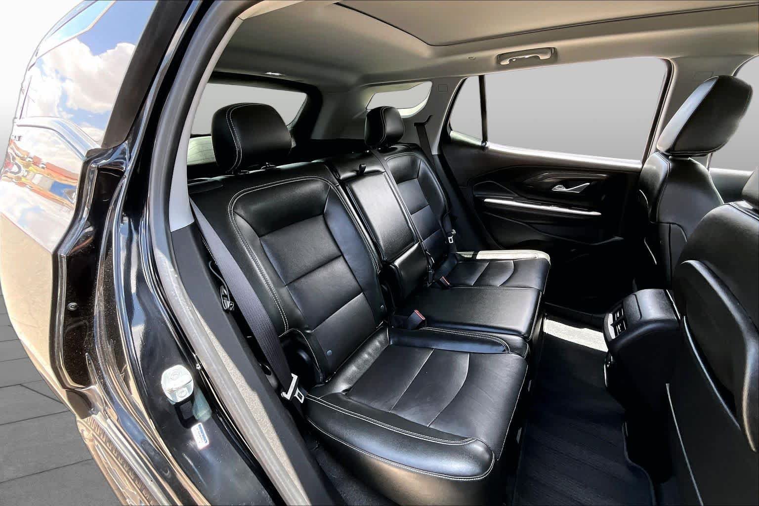 Used 2022 GMC Terrain SLT w/ Infotainment Package II FWD image 19