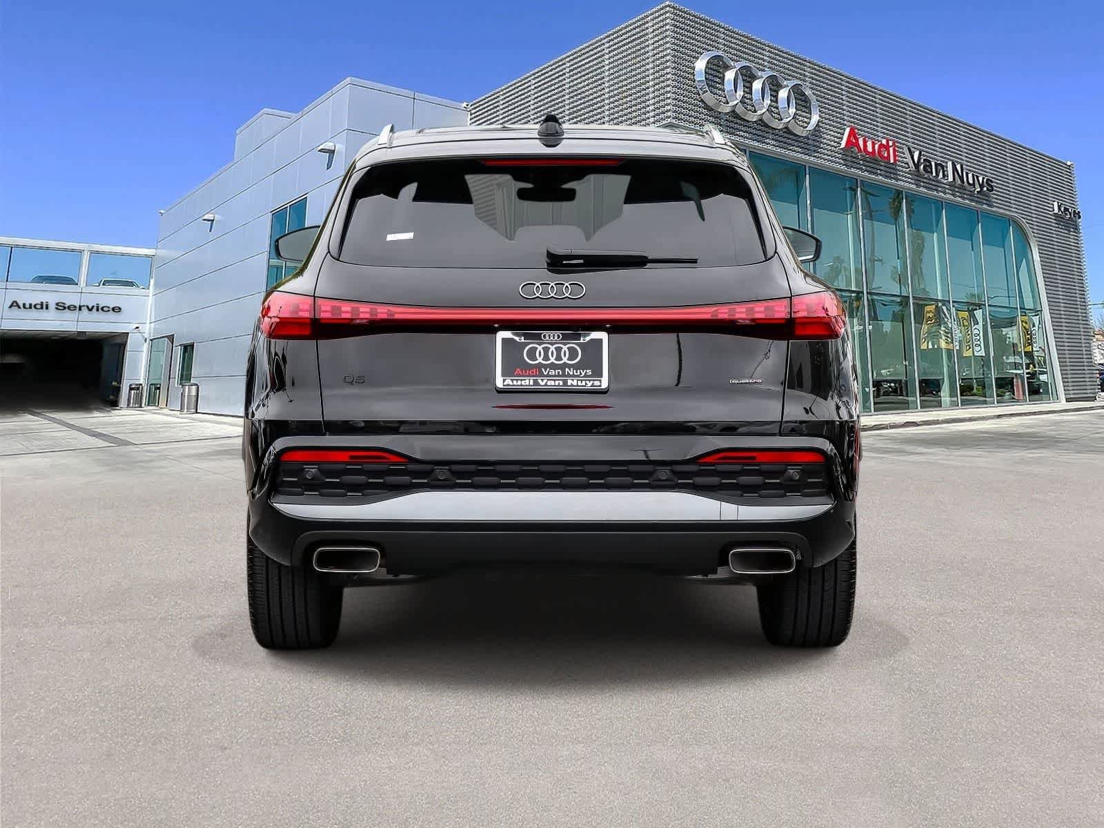 Used 2025 Audi Q5 Premium Plus w/ Premium Plus AWD/4WD image 3