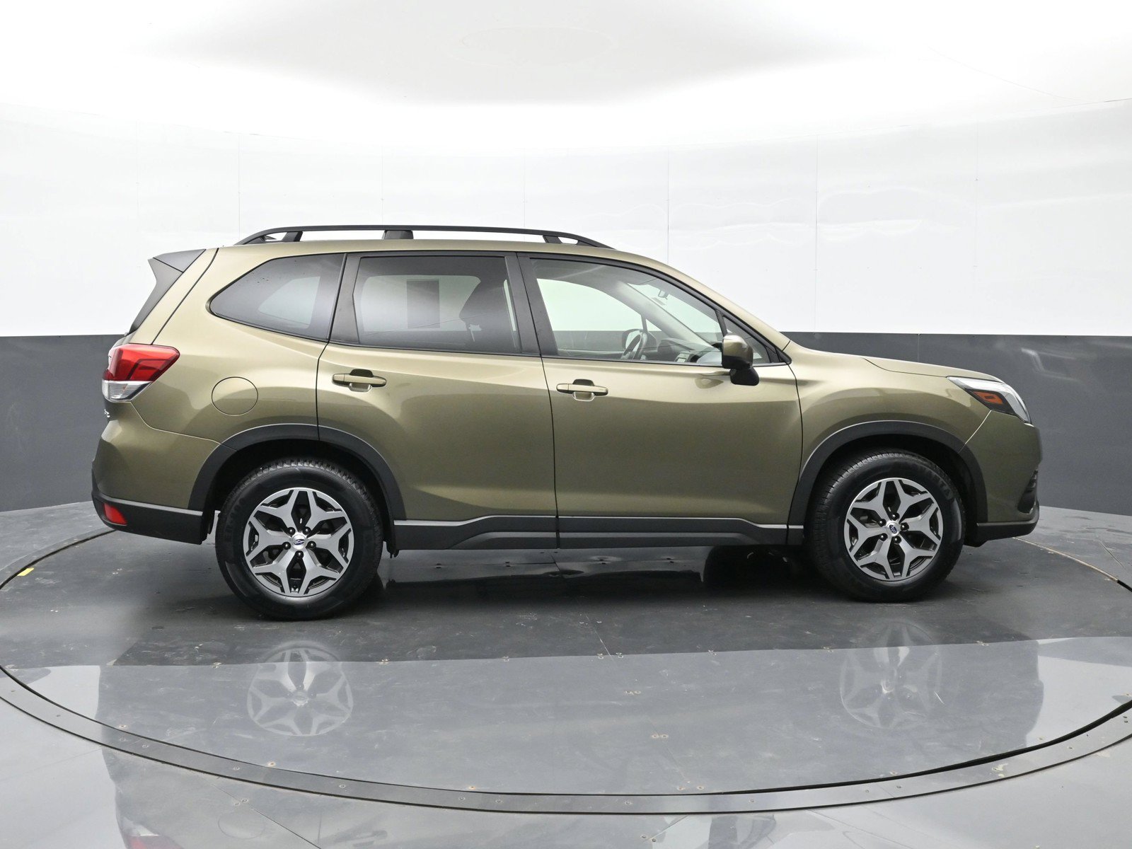 Used 2024 Subaru Forester Premium AWD/4WD image 9