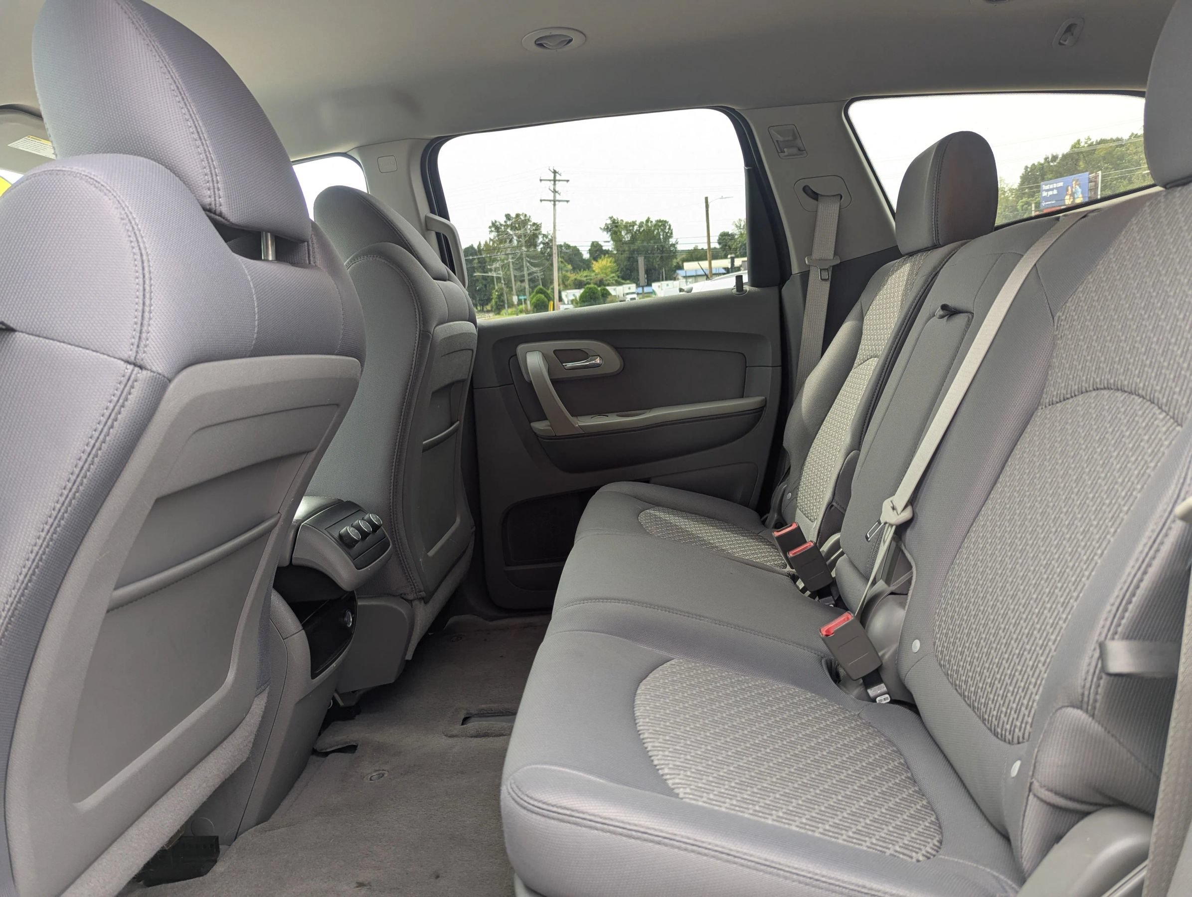 Used 2011 Chevrolet Traverse LS FWD image 11