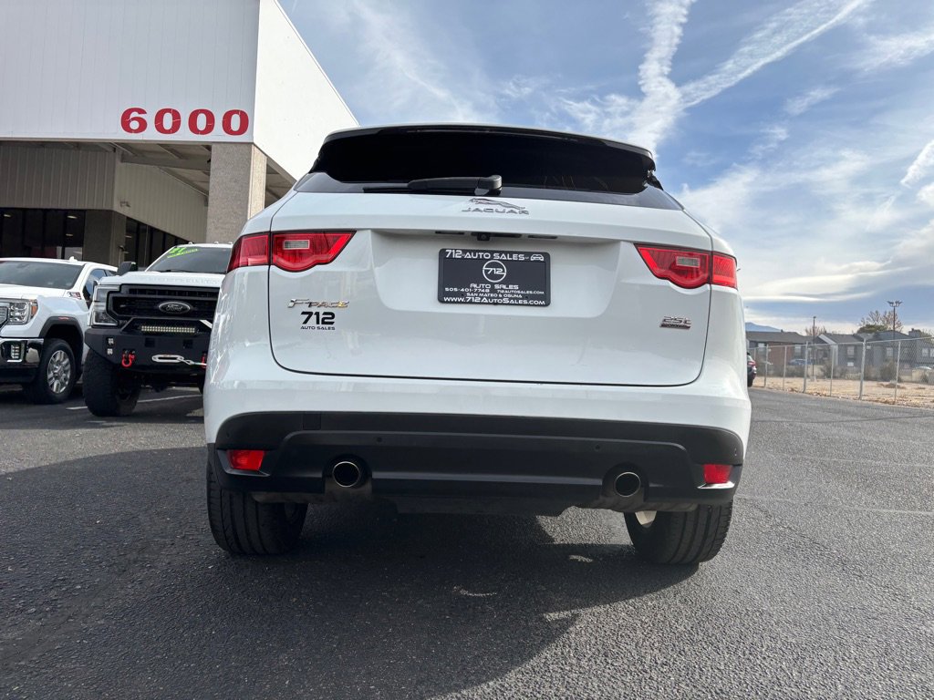 Used 2019 Jaguar F-PACE Premium image 37