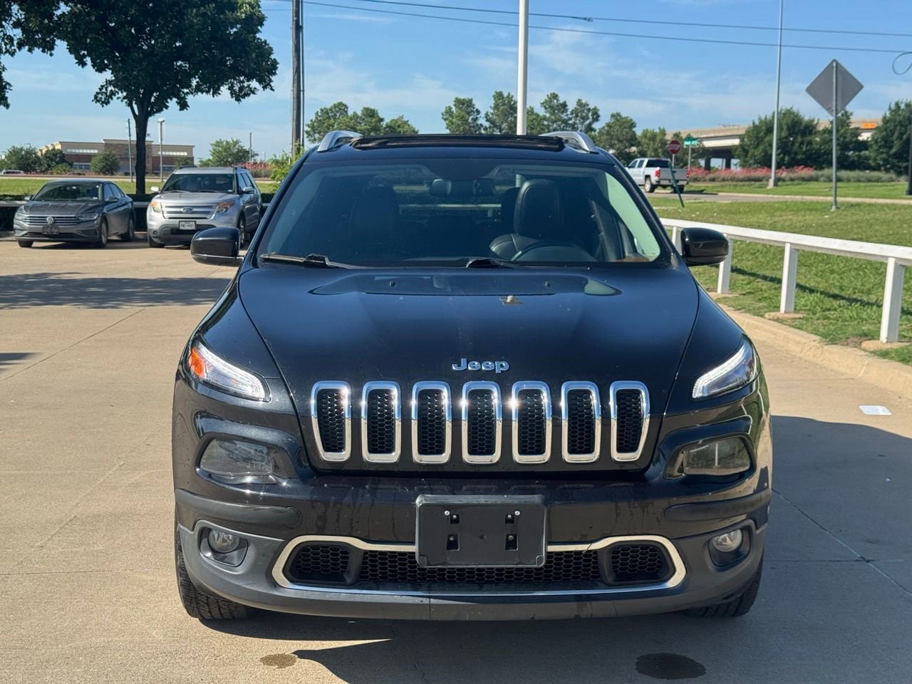 Used 2014 Jeep Cherokee Limited AWD/4WD image 2