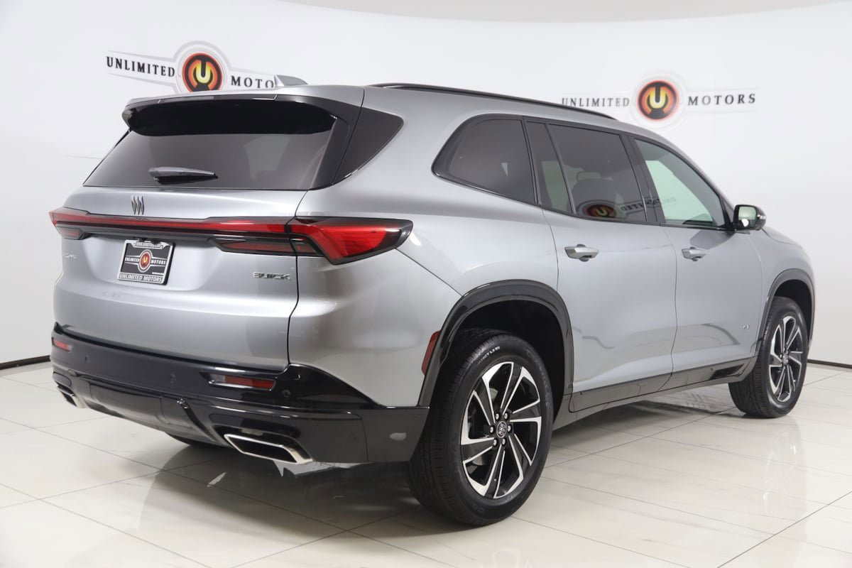 Used 2025 Buick Enclave Sport Touring FWD image 3