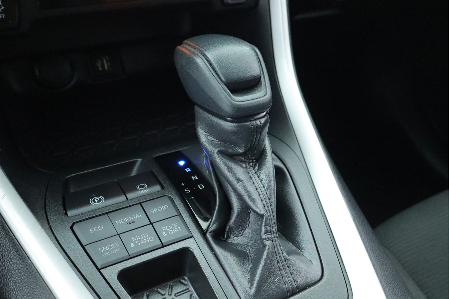 Used 2024 Toyota RAV4 LE AWD/4WD image 14
