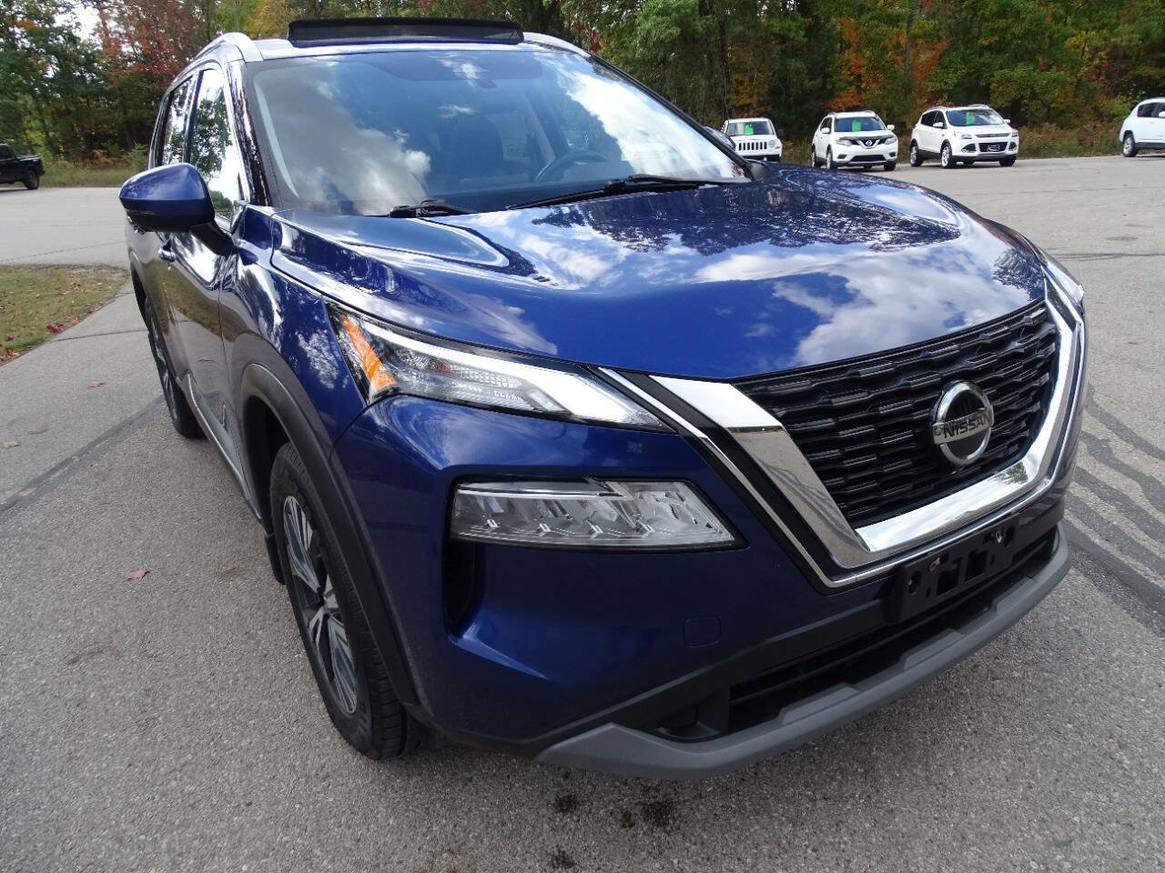 Used 2021 Nissan Rogue SV image 4