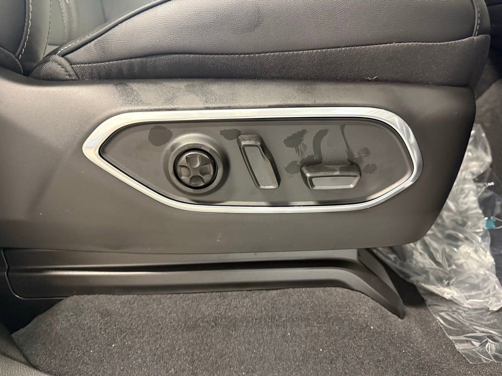 New 2026 Jeep Grand Wagoneer L 4WD w/ Premium Group I image 16