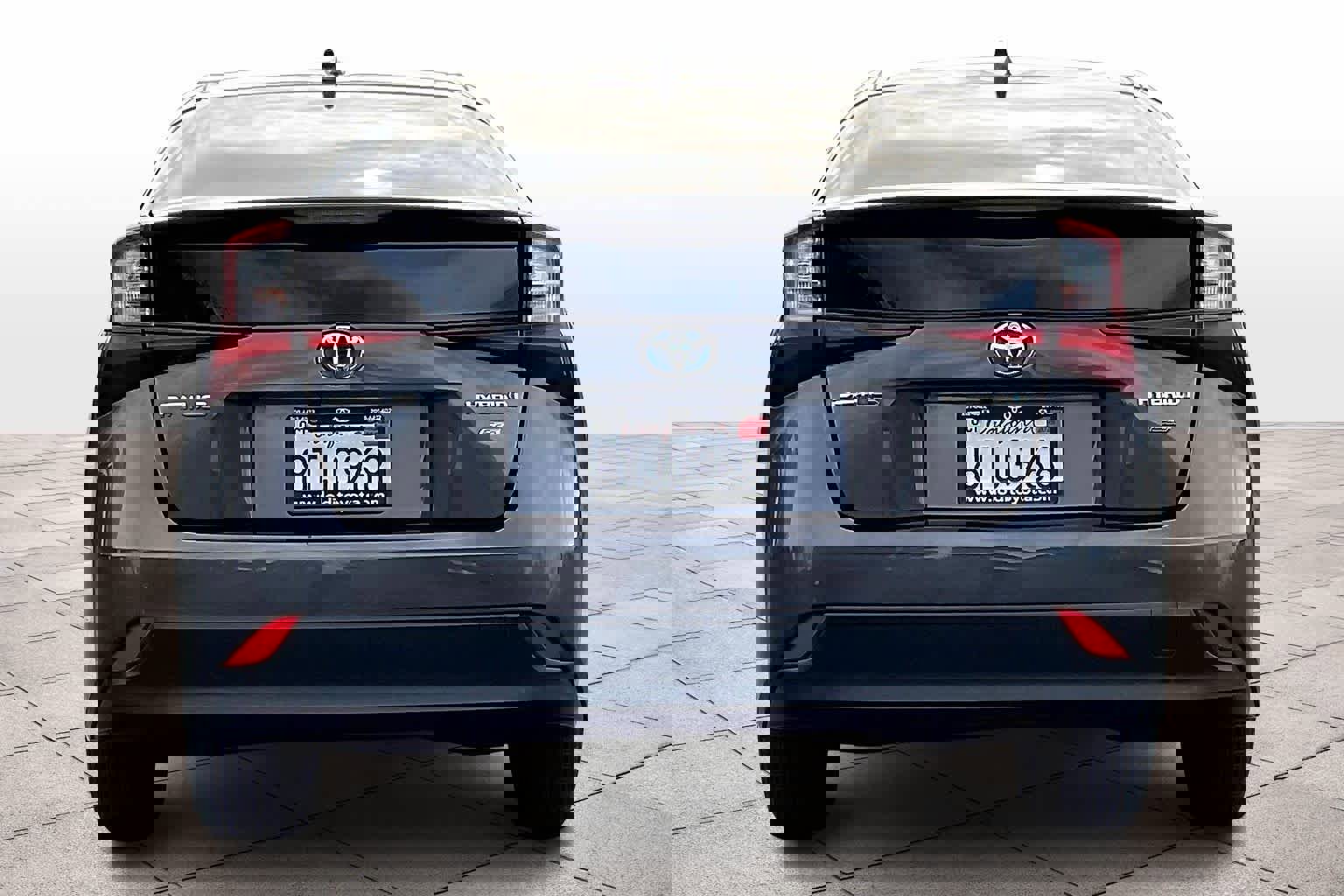 Used 2021 Toyota Prius L Eco image 7