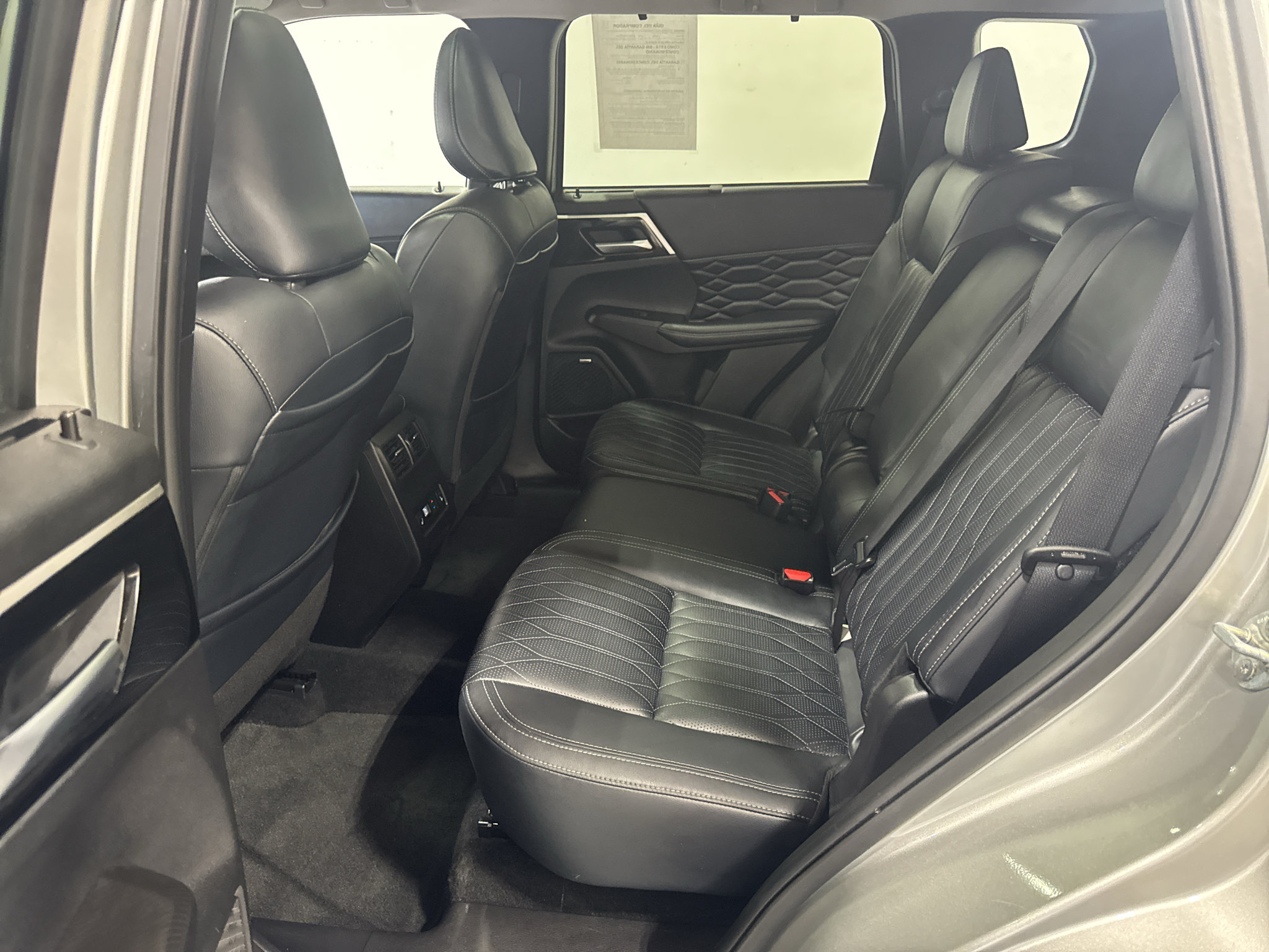 Used 2025 Mitsubishi Outlander SEL AWD/4WD image 29