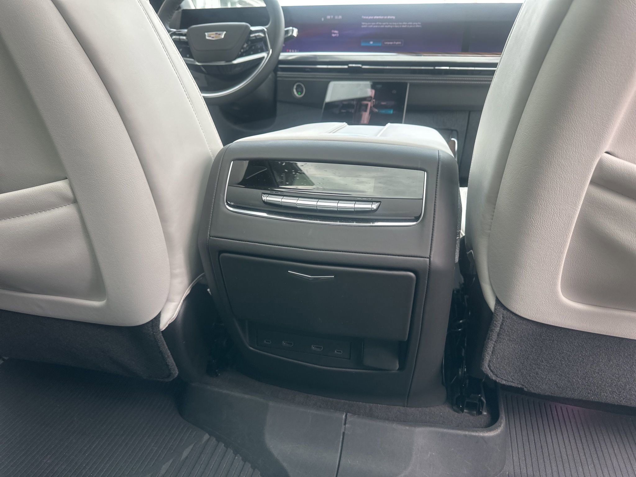 Used 2026 Cadillac Escalade Platinum Sport w/ LPO, ONYX Package AWD/4WD image 32