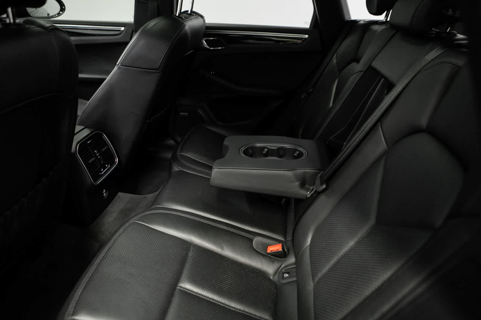 Used 2023 Porsche Macan S AWD/4WD image 32