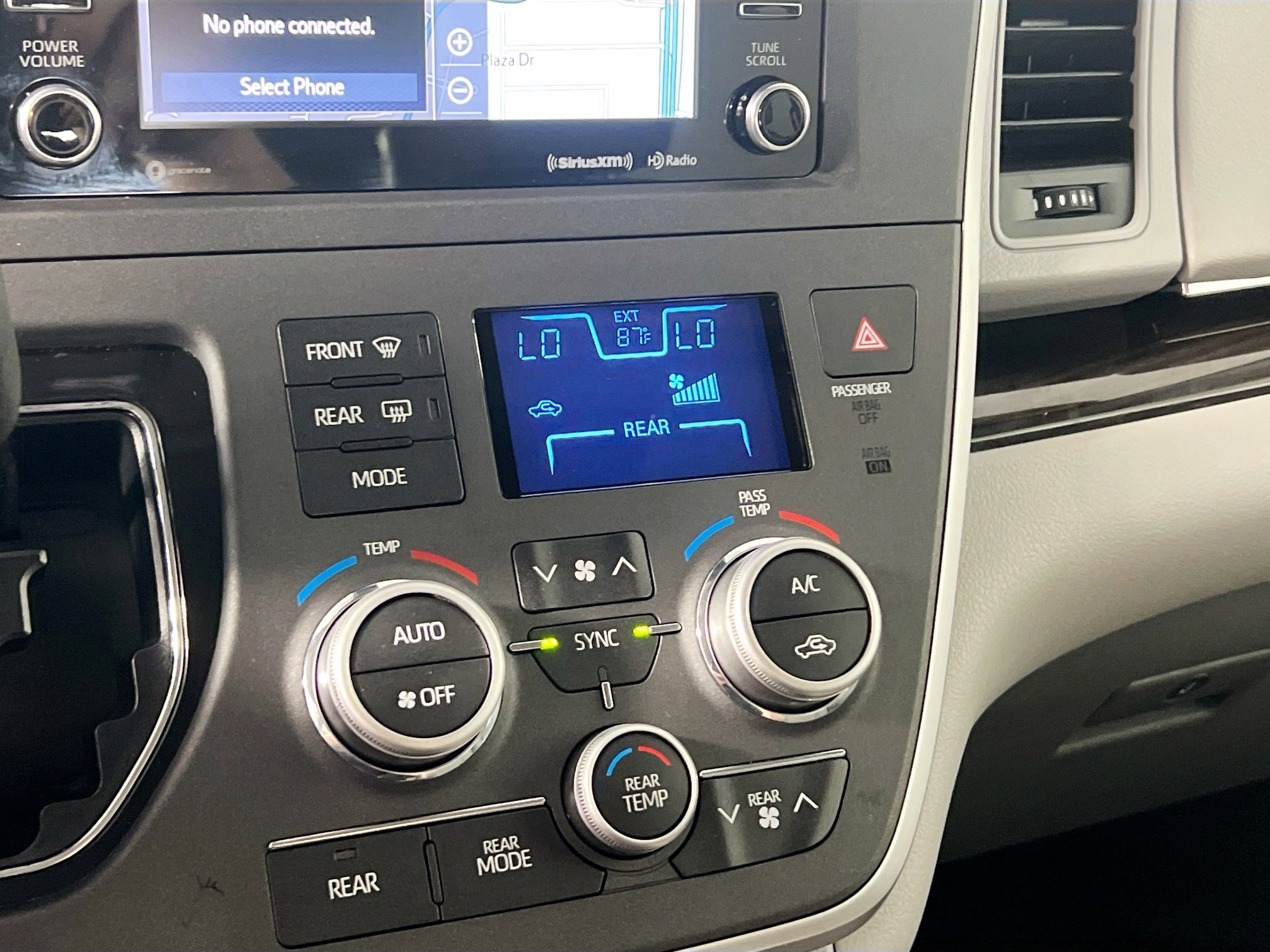 Used 2020 Toyota Sienna XLE image 26