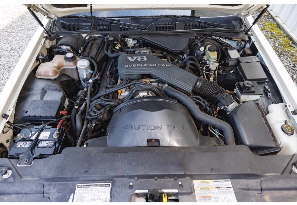Used 1995 Lincoln Town Car Signature RWD image 14