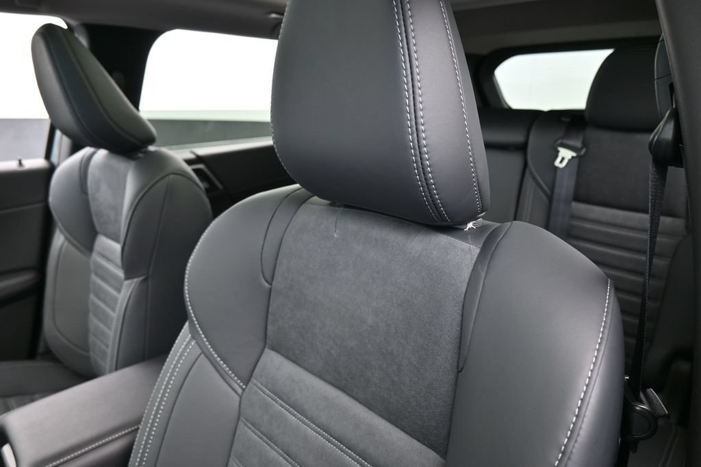 New 2026 Mitsubishi Outlander SE FWD image 18