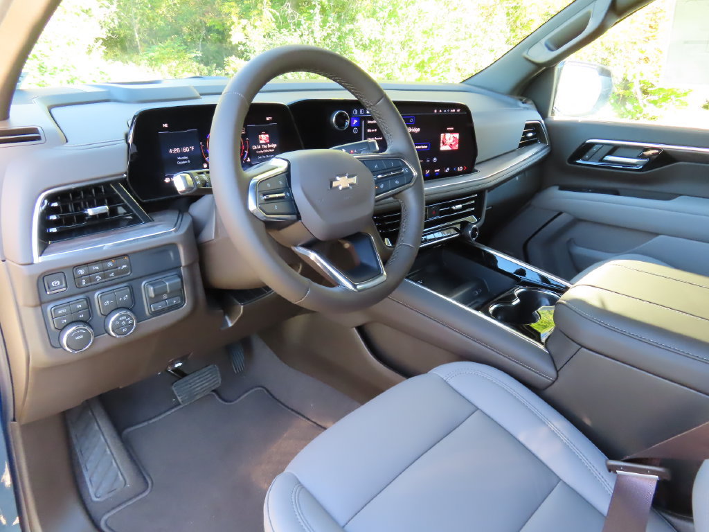 New 2027 Chevrolet Suburban LT w/ Comfort Package AWD/4WD image 25