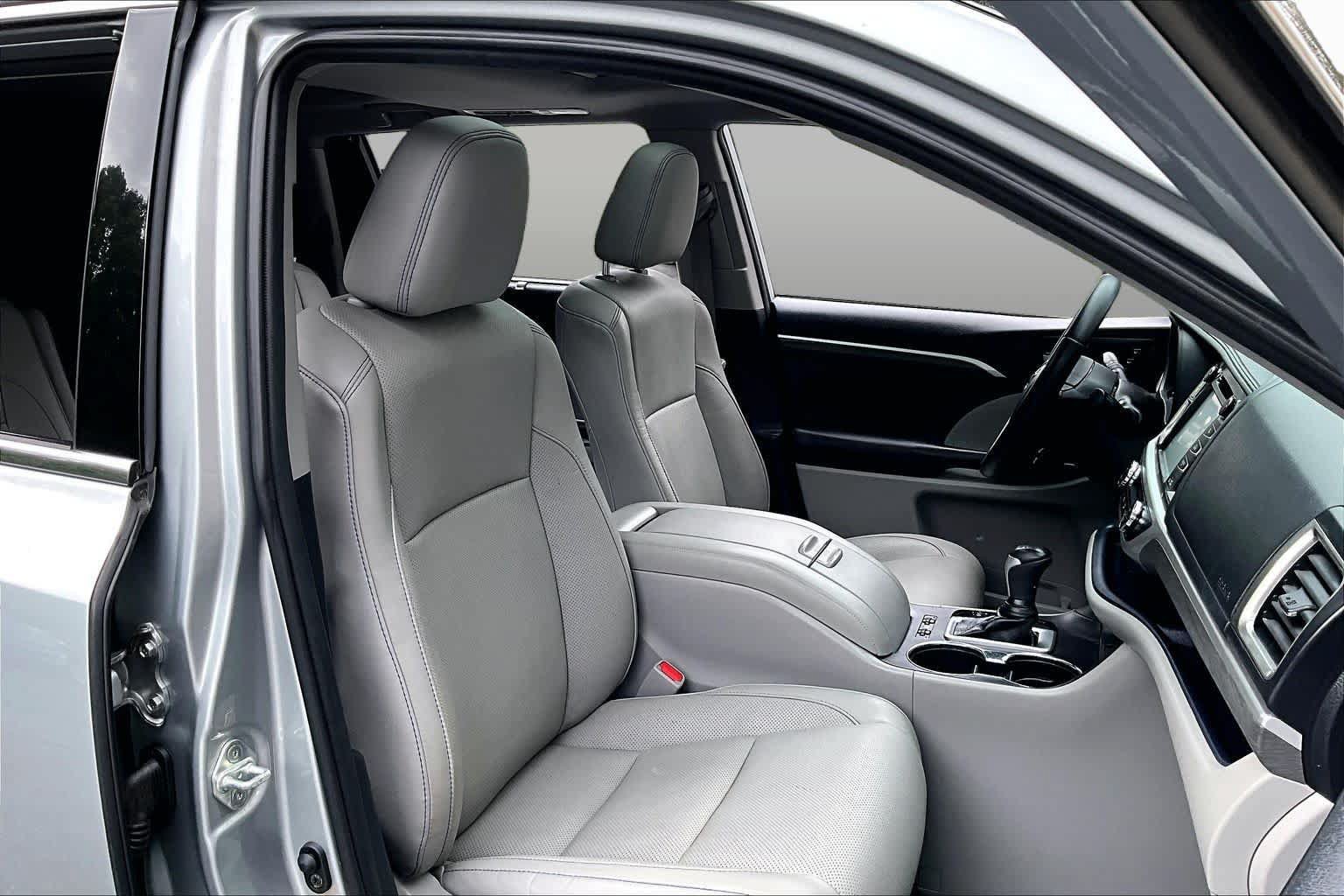 Used 2019 Toyota Highlander Limited AWD/4WD image 9