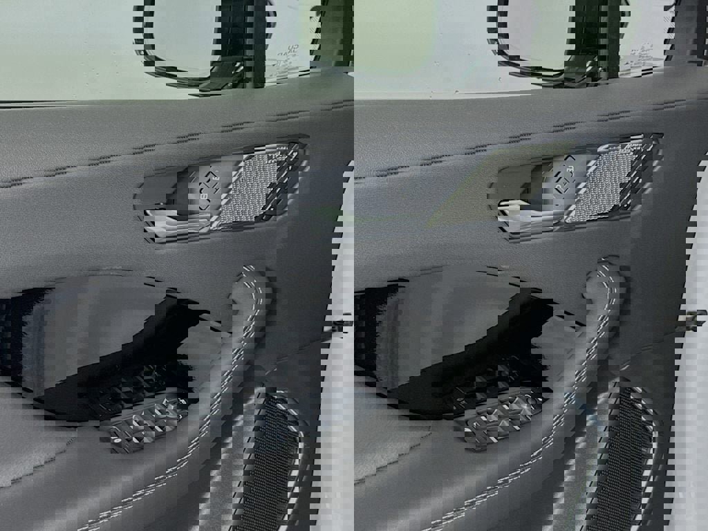 New 2024 Jaguar I-PACE R-Dynamic HSE image 18