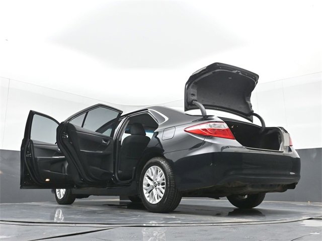 Used 2016 Toyota Camry LE image 50