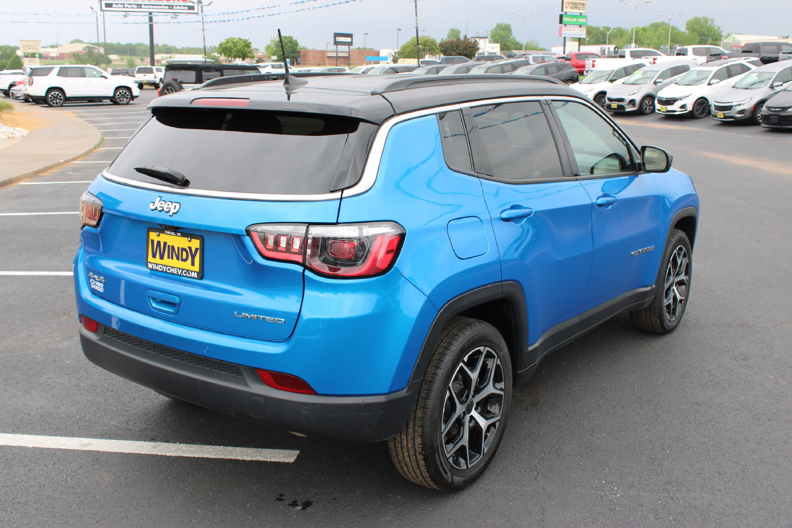 Used 2025 Jeep Compass Limited AWD/4WD image 9