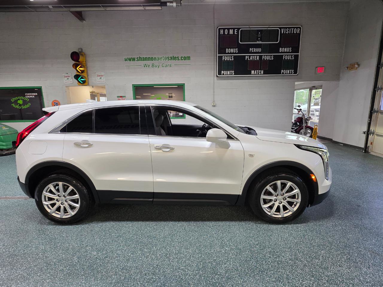 Used 2019 Cadillac XT4 Luxury w/ Cold Weather Package AWD/4WD image 5